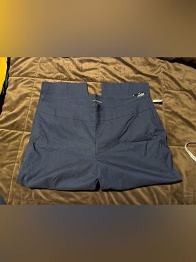 Counterparts brand, new with tags, size 3x, super stretch mid-rise crop, cute